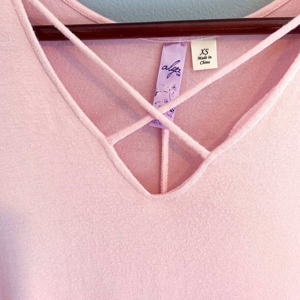 Francesca’s Alya pink ombré front cross dress - Picture 2 of 8